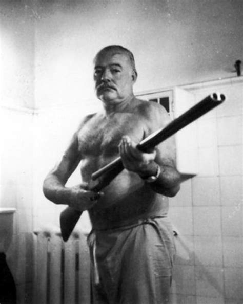 ernest hemingway nude|Rare Vintage Photographs Captured Ernest Hemingway Posing。